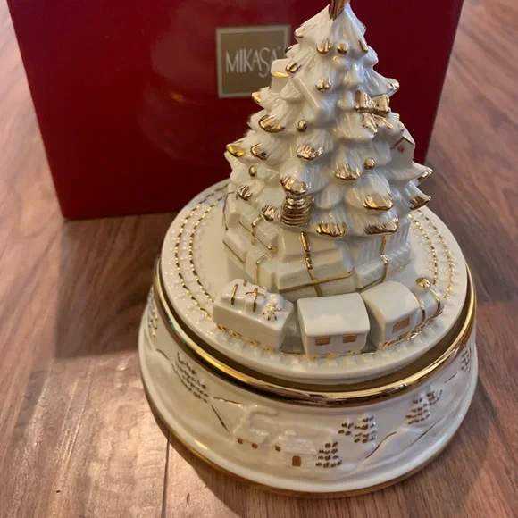 Mikasa christmas musical figurine - Picture 4 of 8